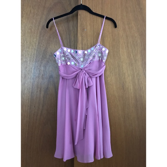 BCBGMaxAzria Dresses & Skirts - Mauve/pink BCBG chiffon dress. Size 2P. Worn once